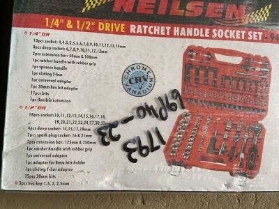 94pc ½" & ¼" Drive Socket Set - 2