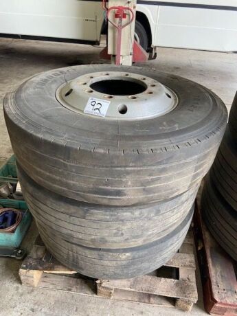 3x 315/80 R22.5 Tyres