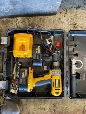 De-Walt Cordless Drill 