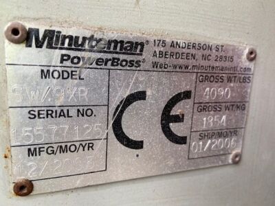 2005 Minuteman PowerBoss SW9XR Sweeper - 7