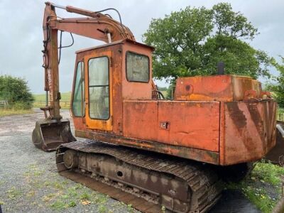 Hitachi UH062 Excavator - 12