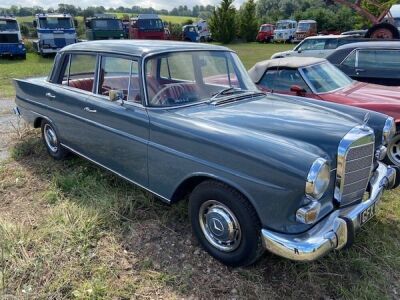 1966 Mercedes 200 Diesel 4dr Saloon - 2