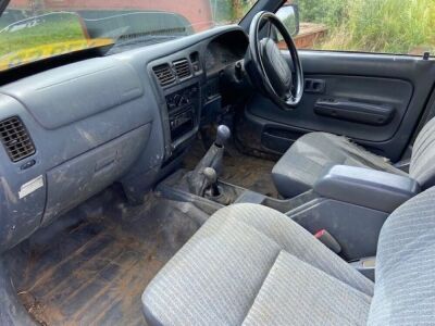 2001 Toyota Hilux 24TD DC Pickup - 8