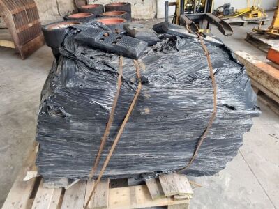 Quantity of HXPCT-450A Rubber Track Pads - 2