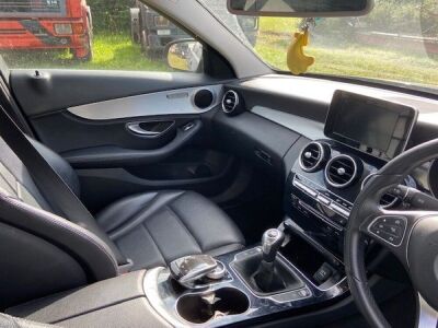 Mercedes Diesel Saloon - 9