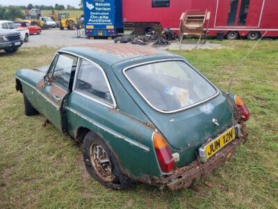 1975 MG B Coupe - 4