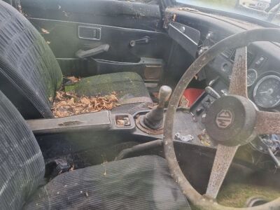 1975 MG B Coupe - 7