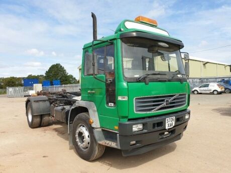 2006 Volvo FL6 4x2 Hookloader