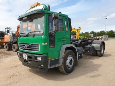 2006 Volvo FL6 4x2 Hookloader - 2