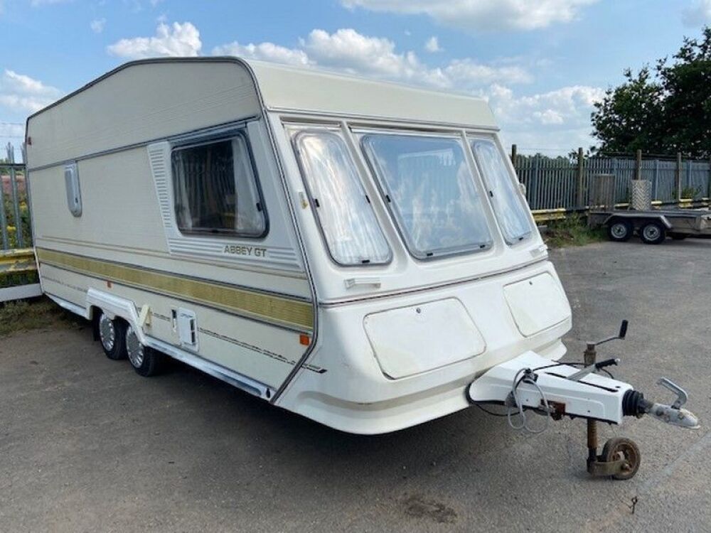 Abbey GT 418T Tandem Axle Caravan | Malcolm Harrison