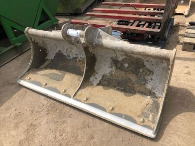 6ft Ditching Bucket 65mm pins