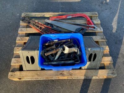 Selection of Towing Attachments, Saws & Bolt Croppers - 2