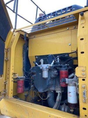 2015 Komatsu PC210LC-10 Excavator - 15