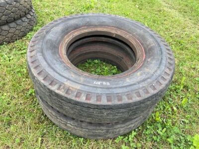 2x 9.00 R20 Tyres