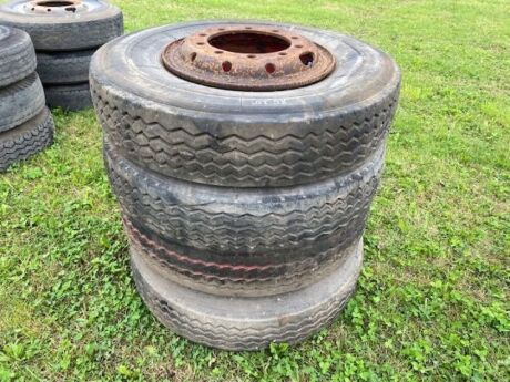 4x 10.00 R20 Tyres 