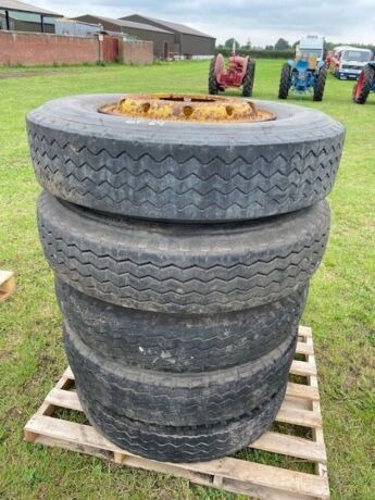 5x 10.00 R20 Tyres