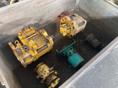 5x Hydraulic Pumps