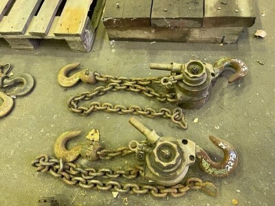 2x Lever Hoists