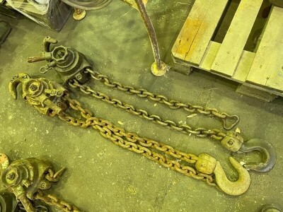 2x Lever Hoists