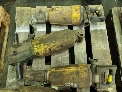 Quantity of Pneumatic Breakers - 4