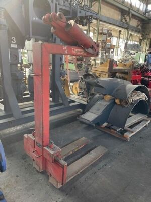 Crane Fork Attachment