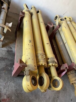 6 x Hydraulic Rams