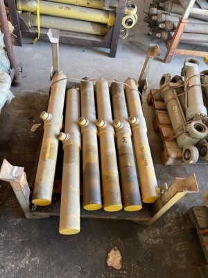 6 x Hydraulic Rams