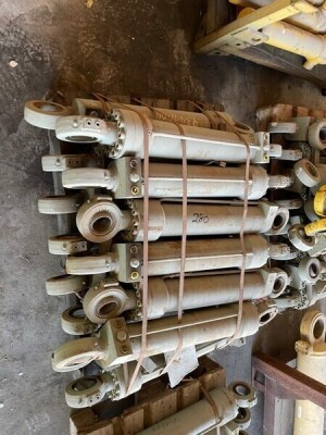 14 x Hydraulic Rams