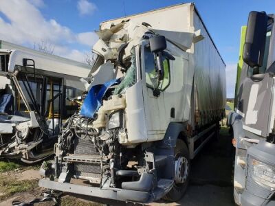 2013 Volvo 4x2 Curtainside Rigid - 2