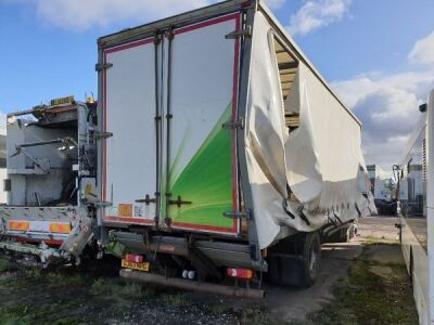 2013 Volvo 4x2 Curtainside Rigid - 3