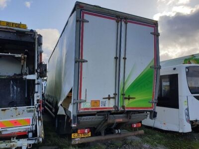 2013 Volvo 4x2 Curtainside Rigid - 4