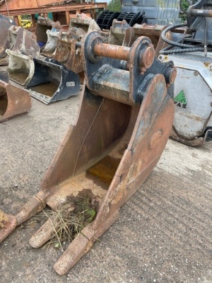 2ft Strickland Digging Bucket 80mm Pins