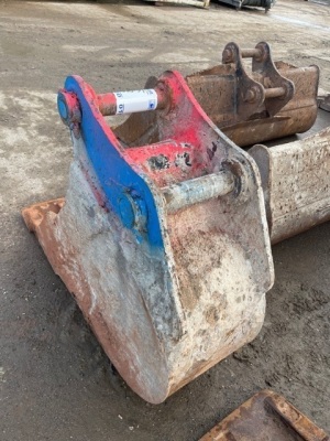 18" Strickland Digging Bucket 65mm Pins - 4