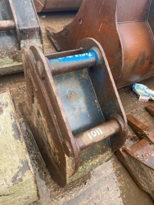 1ft Digging Bucket 60mm Pins - 3