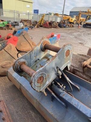 6ft Strickland Hydraulic Tilt Grading Bucket - 80mm Pins - 7