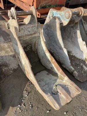 18" Digging Bucket 65mm Pins - 2