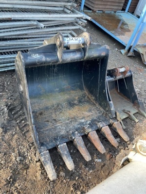 Strickland 3ft Digging Bucket 45mm Pins