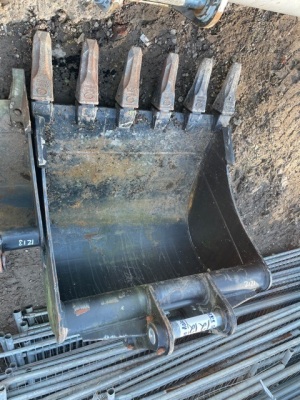 Strickland 3ft Digging Bucket 45mm Pins - 4