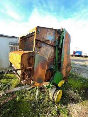 1992 John Deere 560 Round Baler