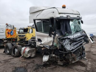 Scania 6x2 Mid Lift Tractor Unit