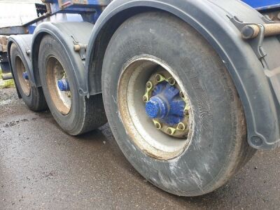 2004 Dennison Triaxle Sliding Skeletal Trailer - 7