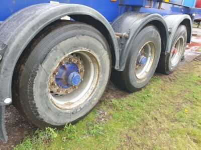 2004 Dennison Triaxle Sliding Skeletal Trailer - 6