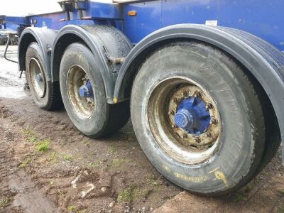 2004 Dennison Triaxle Sliding Skeletal Trailer - 7