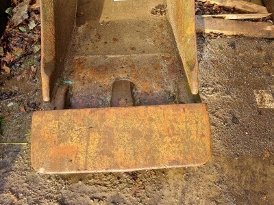 2ft Digging Bucket 70mm Pins 