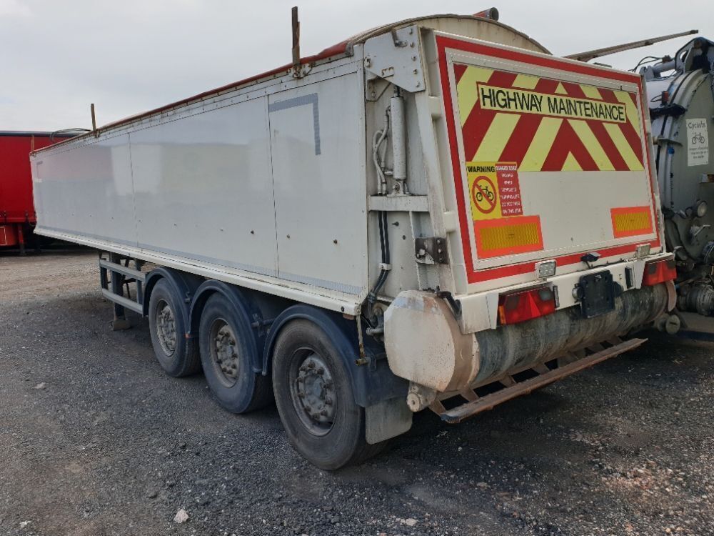 2007 United Trailers Triaxle Belt Floor Ejector Trailer