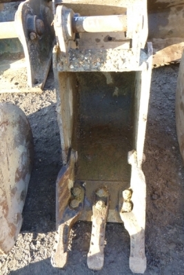 1ft Digging Bucket 35mm Pins - 3