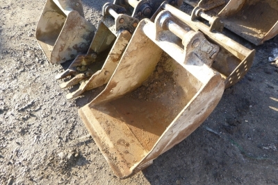 2ft Strickland Digging Bucket 45mm Pins