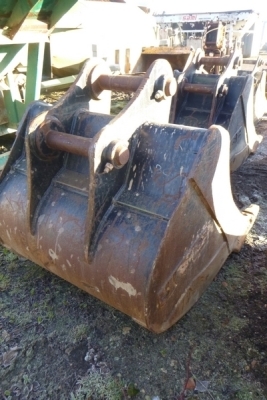 4ft JCB Digging Bucket 80mm Pins - 2