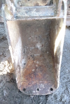 1ft JCB Digging Bucket 35mm Pins - 4