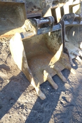 2ft JCB Digging Bucket 35mm Pins